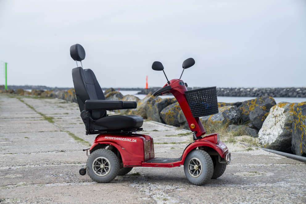 4-Wheeled electric scooter for adults